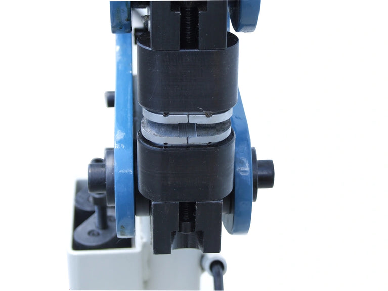 MSS-16F; Manually Operated Shrinker Stretcher. 16 Gauge Mild Steel Capacity, 6" Throat Depth