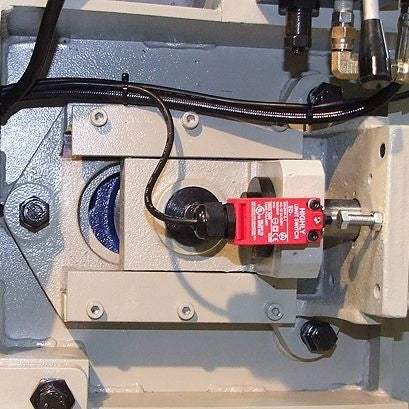 BS-360SA;  14" Variable Speed Dual Column Bandsaw 5HP, 220V 3 Phase