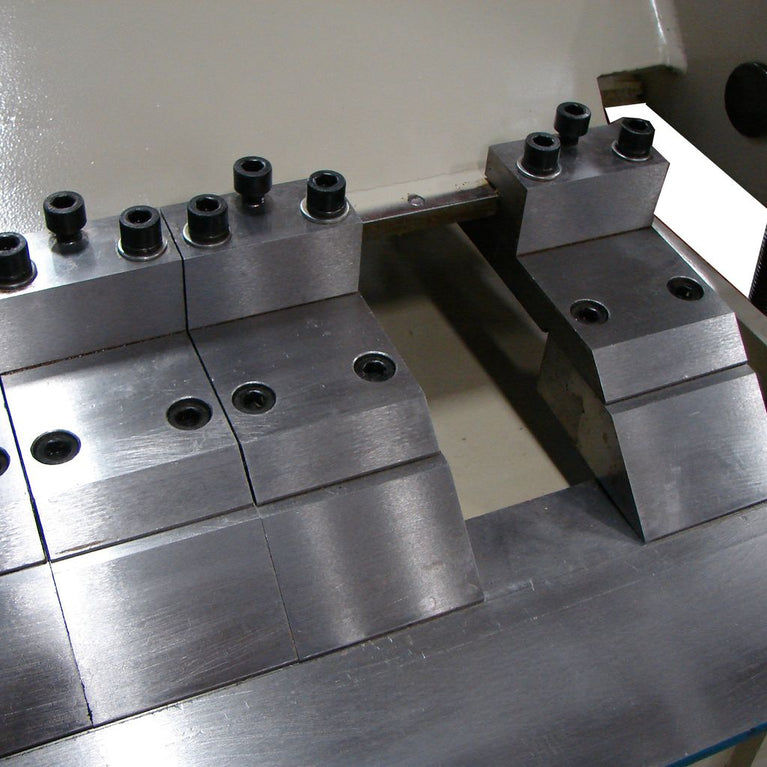 BB-4814; Manually Operated Box and Pan (Finger) Brake, 4' Length, 14 Gauge Mild Steel Capacity